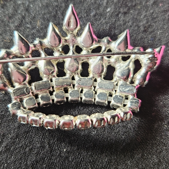 Vintage crown stamped brooch.  B David - Picture 2 of 3